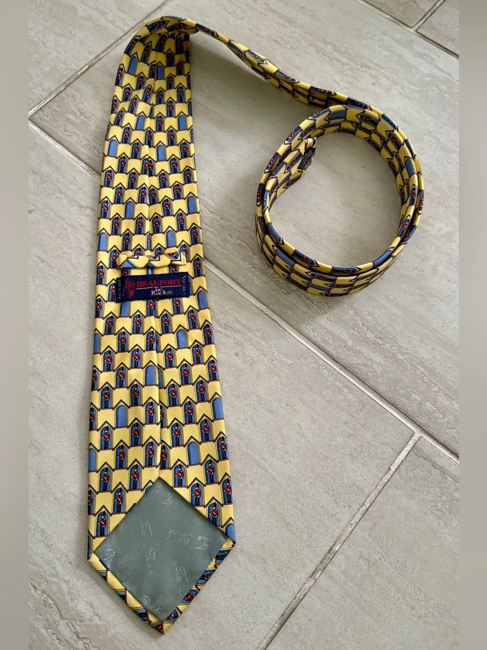 Vintage Beaufort Tie Rack Yellow Buckingham Palace Kings Guard 100% Silk Italy